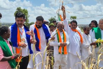 Vijayendra in drought inspection