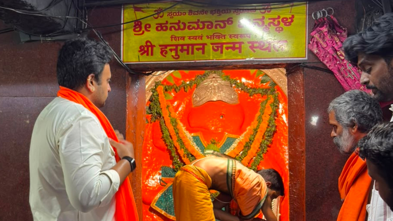 ಅಂಜನಾದ್ರಿಗೆ ಭೇಟಿ ನೀಡಿದ ಸಂಸದ ಯದುವೀರ್ 9 Yaduveer