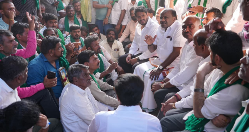 ಬಿಡದಿ ರೈತರ ಉಪವಾಸ ಅಂತ್ಯಗೊಳಿಸಿದ ಕುಮಾರಸ್ವಾಮಿ – ಎಸ್‌ಪಿ, ಐಜಿಗೆ ಹೆಚ್‌ಡಿಕೆ ತರಾಟೆ