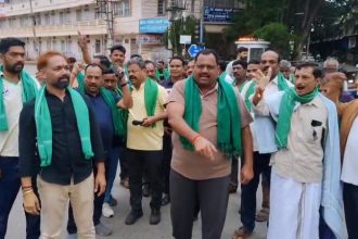 bjp stages road blockade protest in davanagere demanding water supply from the bhadra project