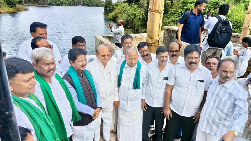 ಕೋಟೆ ನಾಡಿನತ್ತ ಹರಿದ ಭದ್ರಾ ನೀರು - ಹಲವು ದಶಕಗಳ ಕನಸು ನನಸಾಗುವ ಕಾಲ ಸನ್ನಿಹಿತ 12 district in charge minister t raghumurthy inaugurated the experimental water release program at the intake point of bhadra reservoir to the chitradurga branch canal 1