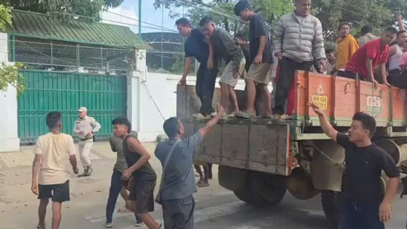 3 killed in manipur violence locals take bodies to chief ministers house