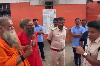 ಅಂಜನಾದ್ರಿ ಬೆಟ್ಟದಲ್ಲಿ ವಿದ್ಯಾದಾಸ್ ಬಾಬಾ, ಕೊಪ್ಪಳ ಜಿಲ್ಲಾಡಳಿತದ ಮಧ್ಯೆ ಮುಂದುವರಿದ ಜಟಾಪಟಿ 22 Anjanadri Temple Vidyadas Baba