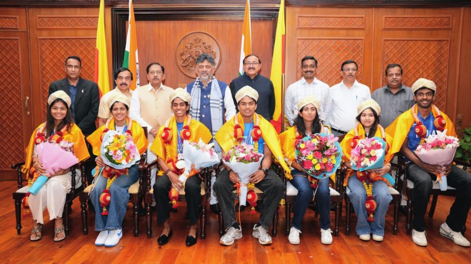 ಏಷ್ಯನ್‌ ಗೇಮ್ಸ್‌ ಪದಕ ವಿಜೇತರಿಗೆ ಸಿಎಂ ಅಭಿನಂದನೆ – ಚಿನ್ನ ಗೆದ್ದವರಿಗೆ 1 ಕೋಟಿ ನಗದು