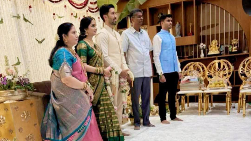 ಚಿಕ್ಕೋಡಿ ಸಂಸದೆ ಪ್ರಿಯಾಂಕಾ ಜಾರಕಿಹೊಳಿ ನಿಶ್ಚಿತಾರ್ಥ- ಗೌತಮ್ ಪಾಟೀಲ್ ಯಾರು? 9 Chikkodi MP Priyanka Jarkiholi Engaged to CA Gautham Patil in Simple Ceremony 1