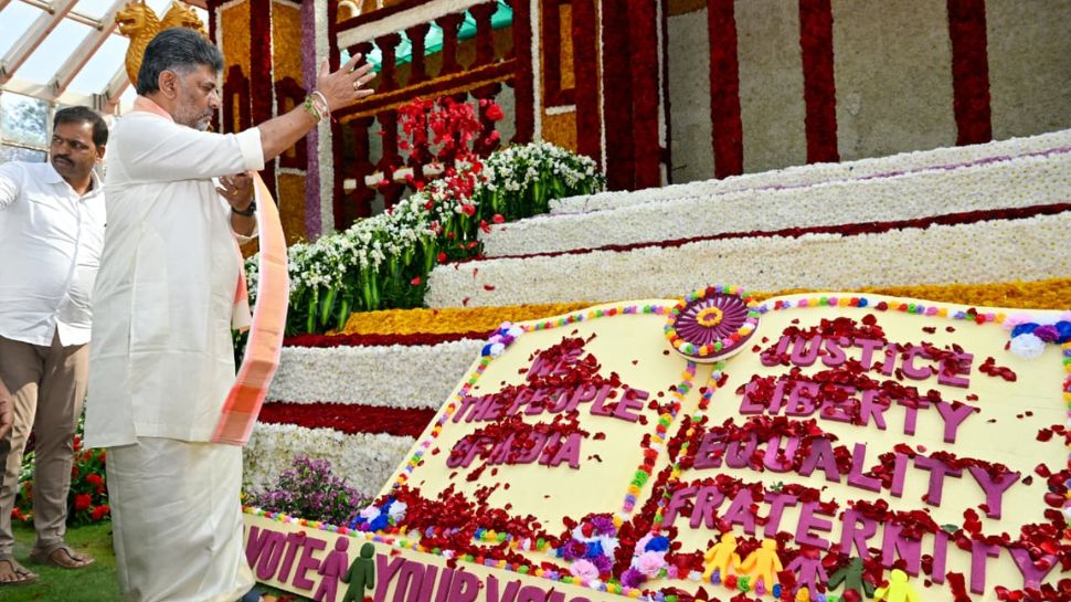 ಹೂವಿನ ಲೋಕದಲ್ಲಿ ʻಪ್ರಜಾಪ್ರಭುತ್ವದ ಹಬ್ಬʼ – ದಸರಾ ಫಲಪುಷ್ಪ ಪ್ರದರ್ಶನಕ್ಕೆ ಸಿಎಂ ಚಾಲನೆ