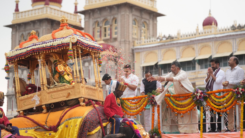 ಅಂಬಾರಿ ಆನೆ ಆಯ್ಕೆ ವಿಷಯವನ್ನ ನನ್ನಿಂದ ಮುಚ್ಚಿಡಲಾಗಿತ್ತು: ಪ್ರಮೋದಾದೇವಿ ಒಡೆಯರ್ ಬೇಸರ 9 DK Shivakumar Mysuru Dasara