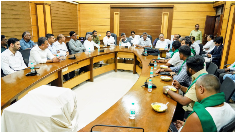 DK Shivakumar Sugarcane Farmers Meeting