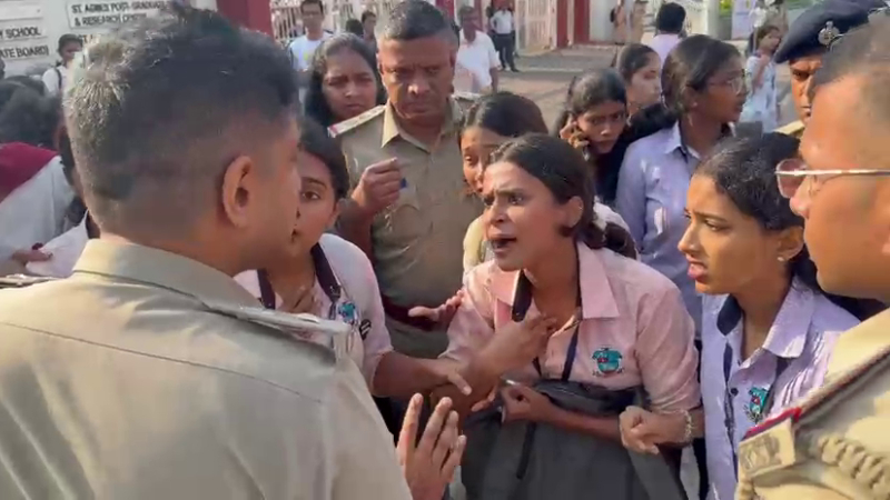 ದಸರಾ ರಜೆ ಹೊತ್ತಲ್ಲೇ ಪದವಿ ಪರೀಕ್ಷೆ- ಮಂಗಳೂರಿನ ಸೈಂಟ್ ಆಗ್ನೆಸ್ ಕಾಲೇಜಿನ ವಿದ್ಯಾರ್ಥಿನಿಯರ ಪ್ರತಿಭಟನೆ