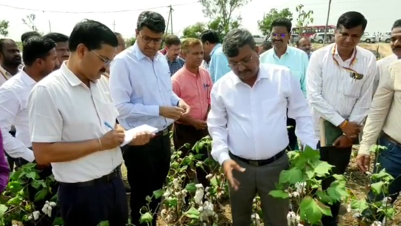 ರಾಜ್ಯದ 217 ತಾಲೂಕುಗಳಲ್ಲಿ ಬರ ತಾಂಡವ - ವಿವಿಧ ಜಿಲ್ಲೆಗಳಲ್ಲಿ ಕೇಂದ್ರದ ತಂಡದಿಂದ ಬರ ಅಧ್ಯಯನ 10 Drought Study 3