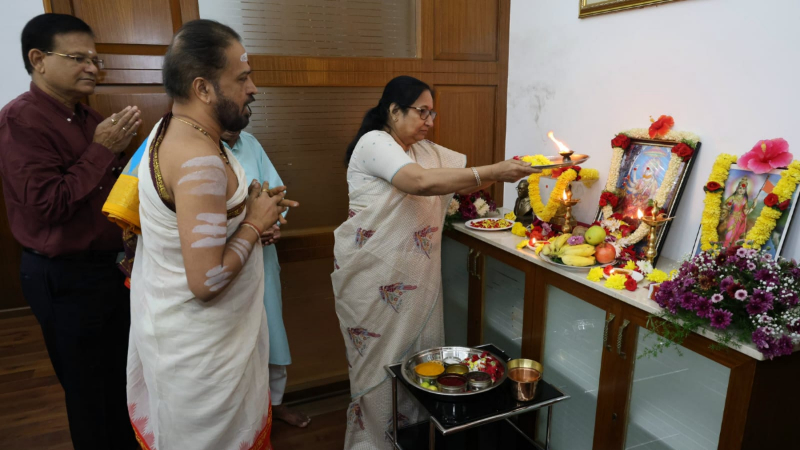 ಲೋಕಭವನದಲ್ಲಿ ಆಯುಧ ಪೂಜೆ: ವಿಶೇಷ ಪೂಜೆ ಸಲ್ಲಿಸಿದ ರಾಜ್ಯಪಾಲೆ ಸುಧಾ ಯಾದವ್ 13 Governer Sudha yadav 4