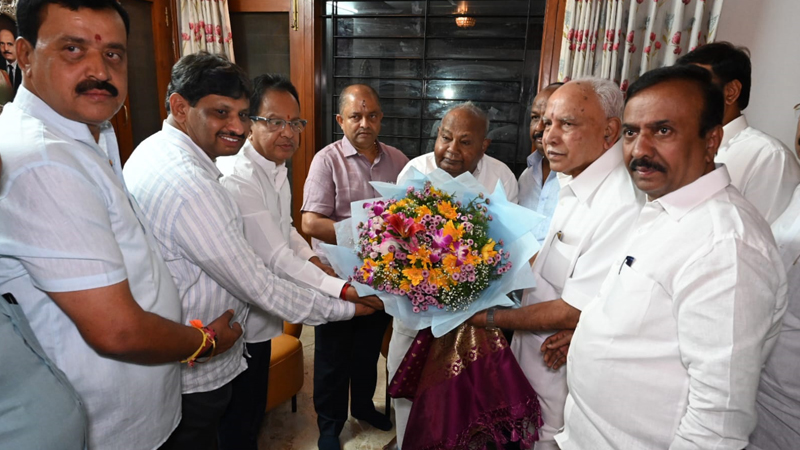 ಪರಿಷತ್ ಫಲಿತಾಂಶದ ಬೆನ್ನಲ್ಲೇ ದಿಗ್ಗಜರ ಭೇಟಿ - ಮೈತ್ರಿ ಮುಂದುವರಿಸೋ ಬಗ್ಗೆ ಮೋದಿ, ಶಾ, ಗೌಡರು ತೀರ್ಮಾನ ತಗೋತಾರೆ: ಬಿಎಸ್ವೈ 2 HD Devegowda Yediyurappa 2
