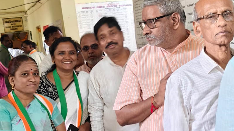 ಪರಿಷತ್ ಚುನಾವಣೆಯಲ್ಲಿ ನಕಲಿ ಮತದಾನ - ಹಾವೇರಿ ಕಾಂಗ್ರೆಸ್ ಜಿಲ್ಲಾಧ್ಯಕ್ಷರ ಪತ್ನಿ ಹೆಸರಲ್ಲಿ ಕಾರ್ಯಕರ್ತೆ ವೋಟಿಂಗ್ 10 Haveri Voting 2