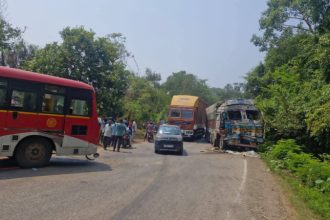 Head on collision between lorry and KSRTC bus child killed 10 injured in Ankola