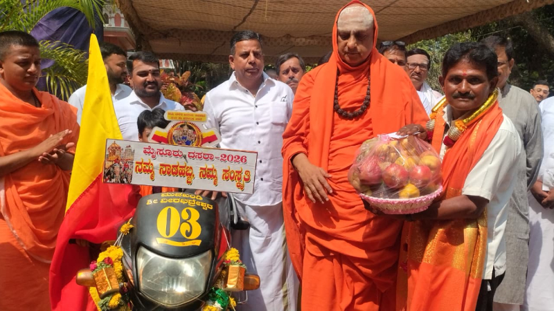 ಮೈಸೂರು ದಸರಾಗೆ ಹ್ಯಾಂಡಲ್ ಇಲ್ಲದ ಬೈಕ್ನಲ್ಲಿ 460 ಕಿ.ಮೀ. ಸಂಚರಿಸಿ ಸಾಹಸ 9 Ilkal Biker Veeranna Kundaragimatha 1