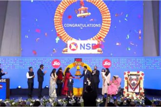 Jio IPO| 2,868 ರೂ. ಲಾಭದೊಂದಿಗೆ ಲಿಸ್ಟಿಂಗ್ - ಭಾರತದ 2ನೇ ಅತಿದೊಡ್ಡ ಕಂಪನಿಯಾಗಿ ಹೊರಹೊಮ್ಮಿದ ಜಿಯೋ 23 Jio IPO listing