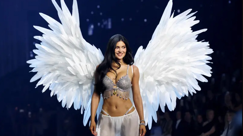 Kylie Jenner Bra 2