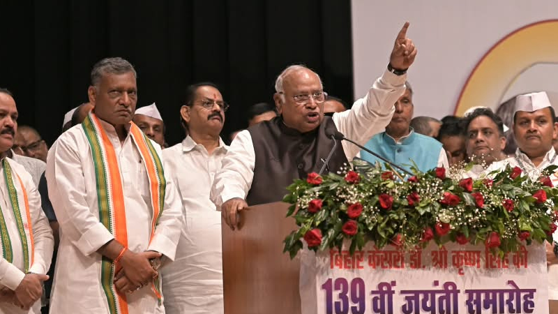 ಕಾಂಗ್ರೆಸ್ ಭಿಕ್ಷೆಯಿಂದ ಬಿಜೆಪಿ ಅಧಿಕಾರಕ್ಕೆ ಬಂದಿಲ್ಲ - ಮೋದಿ ತಂದೆ ಕುರಿತ ಖರ್ಗೆ ಹೇಳಿಕೆಗೆ ಸಿ.ಟಿ ರವಿ ತೀವ್ರ ಆಕ್ಷೇಪ 2 Mallikarjun Kharge
