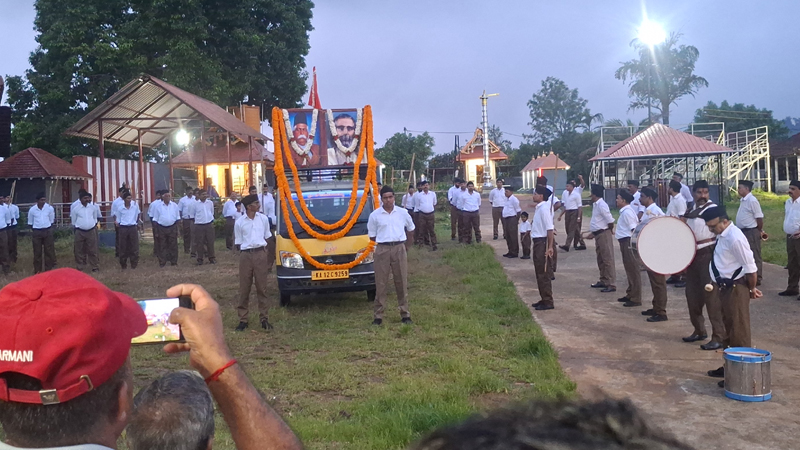 ವಿಜಯದಶಮಿ ಪ್ರಯುಕ್ತ ಮಡಿಕೇರಿಯಲ್ಲಿ ಆರ್‌ಎಸ್‌ಎಸ್‌ ಪಥಸಂಚಲನ