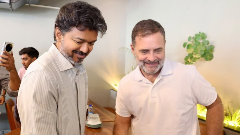 ಸಿಎಂ ವಿಜಯ್ ಭೇಟಿಯಾದ ರಾಹುಲ್ ಗಾಂಧಿ - ಕೆಫೆಯಲ್ಲಿ ಕಾಫಿ ಜೊತೆ ತಿರಮಿಸು ಸವಿದ ನಾಯಕರು 9 Rahul Gandhi CM Vijay Meet 1