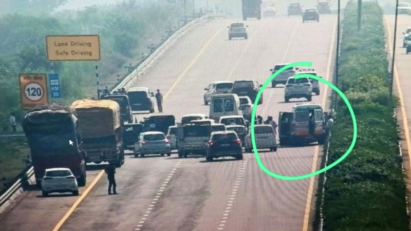 Rahul Gandhis convoy vehicles collide on Purvanchal Expressway several injured