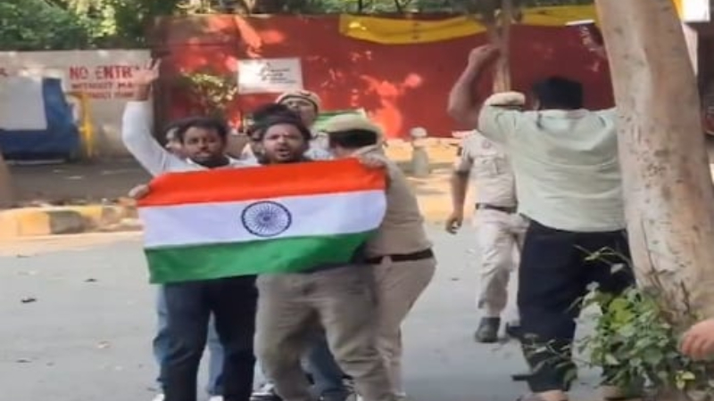 ಜಂತರ್ ಮಂತರ್‌ಗೆ ನುಗ್ಗಿ ಪ್ರತಿಭಟನೆ: ಸೌರವ್ ದಾಸ್, ಅಶುತೋಷ್ ರಾಂಕಾ ವಶಕ್ಕೆ