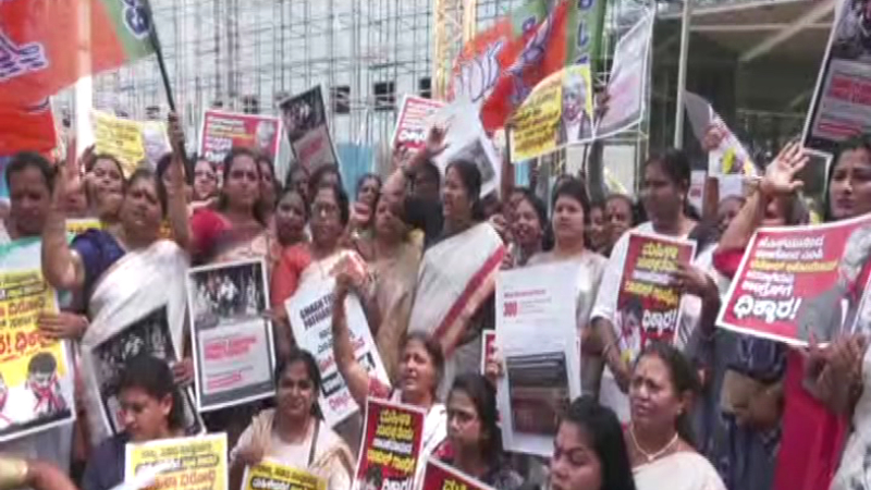 ಮಣಿಪುರ ಕಾಂಗ್ರೆಸ್‌ ಎಂಪಿ, JNU ಫ್ರೊಫೆಸರ್‌ ವಿರುದ್ಧ ಬಿಜೆಪಿ ಮಹಿಳಾ ಮೋರ್ಚಾದಿಂದ ಪ್ರತಿಭಟನೆ