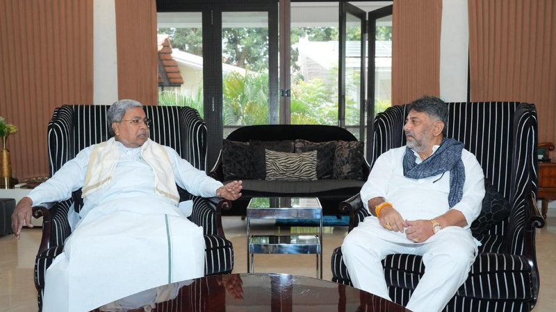 ಮೈಸೂರಿನಲ್ಲಿ ಸಿದ್ದರಾಮಯ್ಯ ಭೇಟಿಯಾದ ಸಿಎಂ ಡಿಕೆಶಿ – ಕೆಲಕಾಲ ಮಾತುಕತೆ