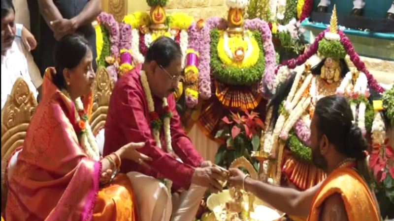 ತುಮಕೂರು ದಸರಾಗೆ ಅದ್ಧೂರಿ ಚಾಲನೆ - ಧ್ವಜಾರೋಹಣ ನೆರವೇರಿಸಿದ ಡಿಸಿಎಂ ಪರಮೇಶ್ವರ್ 10 Tumakuru Dasara G Parameshwar 1