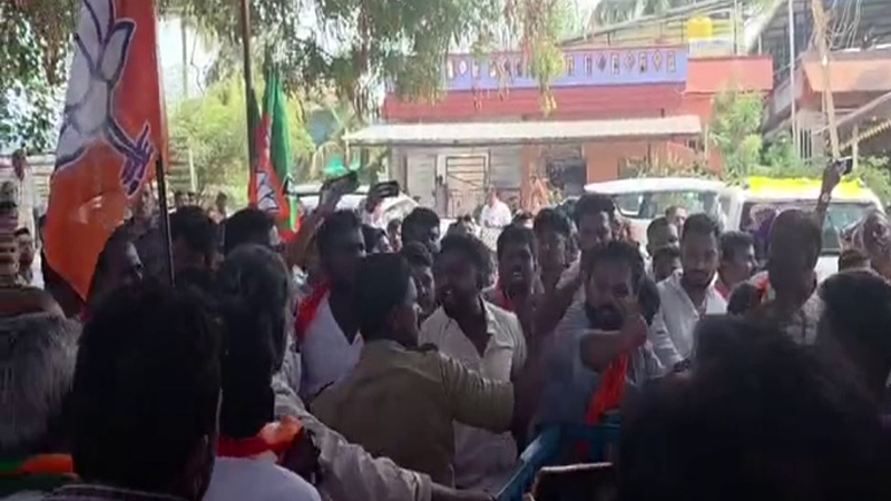 ತುಮಕೂರು | ವಿಜಯೇಂದ್ರ ಸಮ್ಮುಖದಲ್ಲೇ ಬಿಜೆಪಿ ಕಾರ್ಯಕರ್ತರ ಕಿತ್ತಾಟ 11 Tumakuru Vijayendra 3