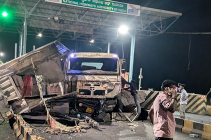 Vijayapura Tipper Hits Toll Plaza