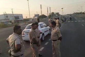 delhi talks fail sugarcane farmers block national highways in belagavi and bagalkote