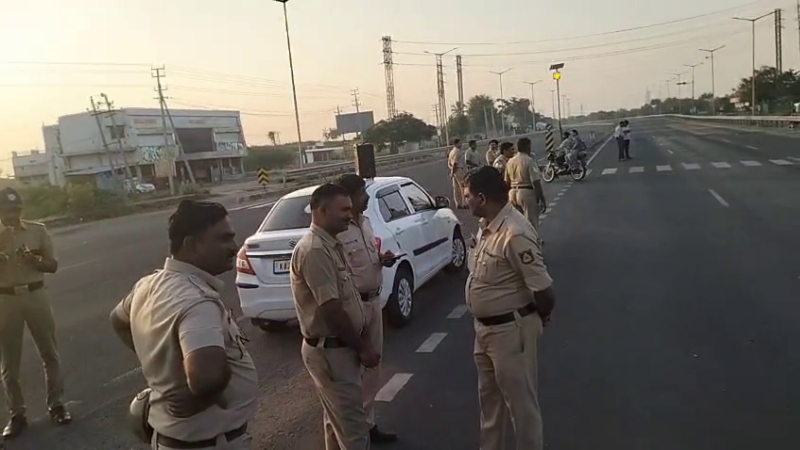 ದೆಹಲಿ ಸಭೆ ವಿಫಲ: ರಾಷ್ಟ್ರೀಯ ಹೆದ್ದಾರಿ ತಡೆದು ಕಬ್ಬು ಬೆಳೆಗಾರರ ಆಕ್ರೋಶ