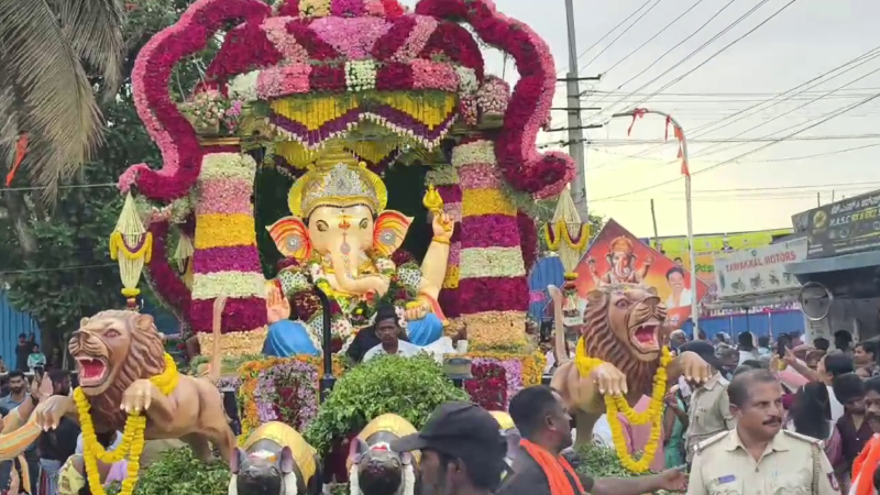 ಹಾಸನ ದೇವಿಗೆರೆಯಲ್ಲಿ ಪೆಂಡಾಲ್ ಗಣಪತಿ ವಿಸರ್ಜನೆ - ಹಾಸನ ಎಸ್ಪಿಗೆ ಡಿಸಿ ನೋಟಿಸ್ 9 devikere pandal ganesha immersion hassan dc lathakumari issues notice to sp shubhanwita