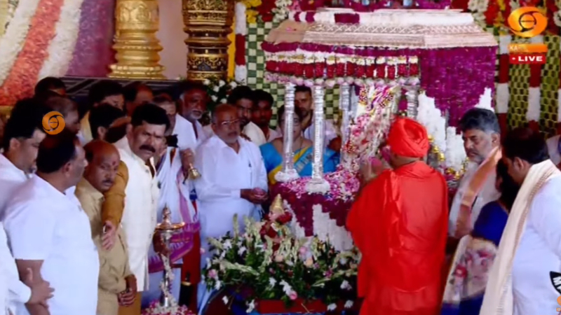 ಮೈಸೂರು ದಸರಾ ಮಹೋತ್ಸವ – ಕೊಪ್ಪಳದ ಗವಿಮಠದ ಶ್ರೀಗಳಿಂದ ಚಾಲನೆ