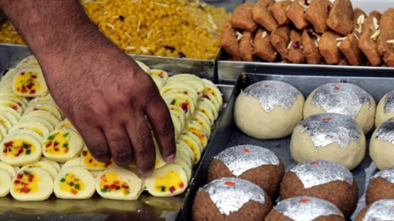 ನವರಾತ್ರಿ, ದೀಪಾವಳಿ ಹಬ್ಬದ ಹೊತ್ತಲ್ಲಿ ಸಿಹಿತಿಂಡಿಗಳ ಮೇಲೆ ಕಣ್ಣಿಟ್ಟ FSSAI
