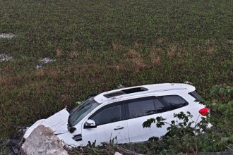 tire exploded and car fell into lake in chikkamagaluru