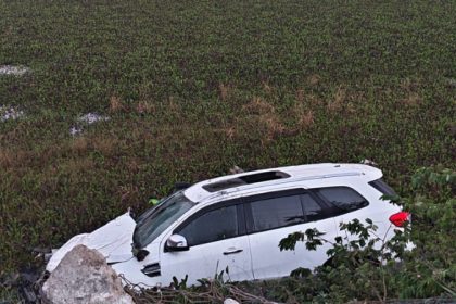 tire exploded and car fell into lake in chikkamagaluru