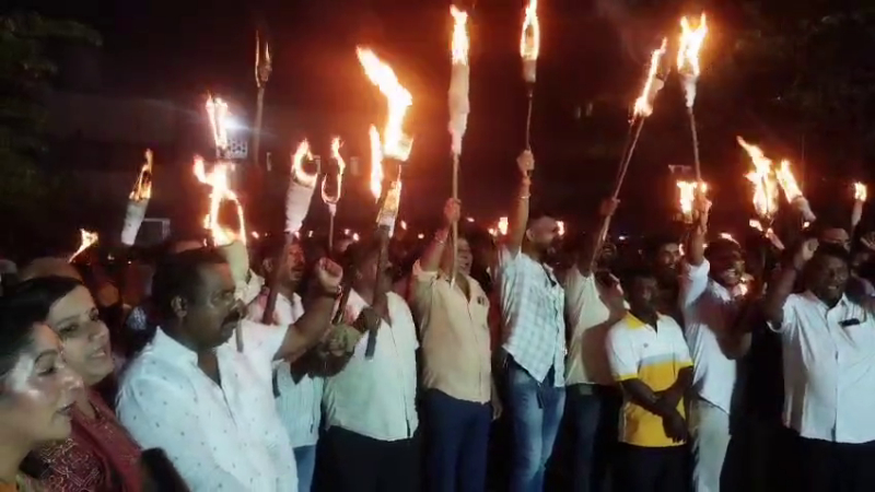 ಉಡುಪಿ | ಮೆಸ್ಕಾಂ ಇಲಾಖೆ ವೈಫಲ್ಯ ಖಂಡಿಸಿ ಬಿಜೆಪಿಯಿಂದ ಪಂಜಿನ ಮೆರವಣಿಗೆ